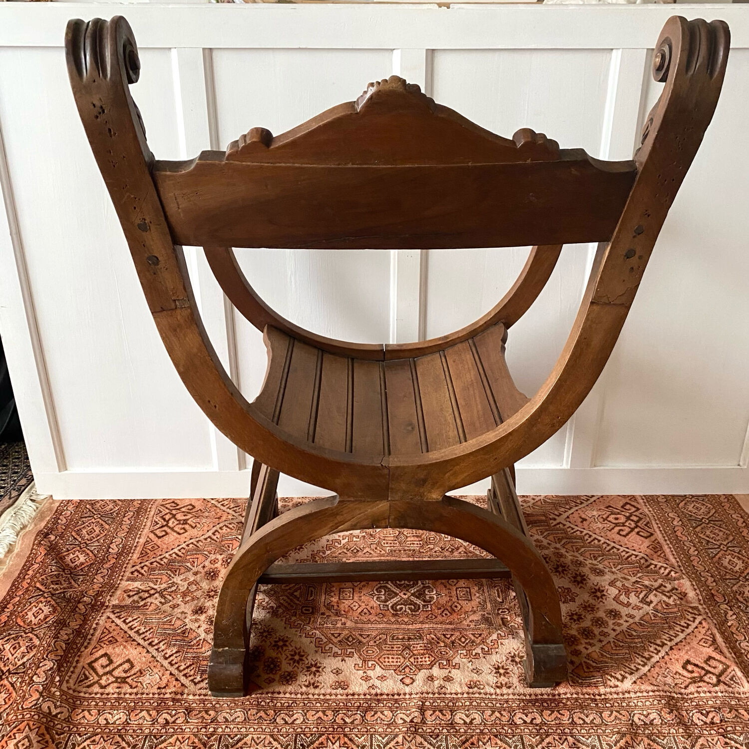 Dagobert armchair in carved wood