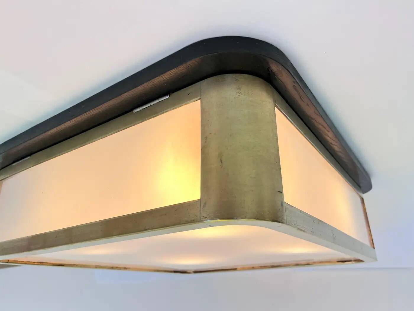 Grand plafonnier ou applique murale de style Bauhaus, en laiton et verre, taille XXL, années 1940