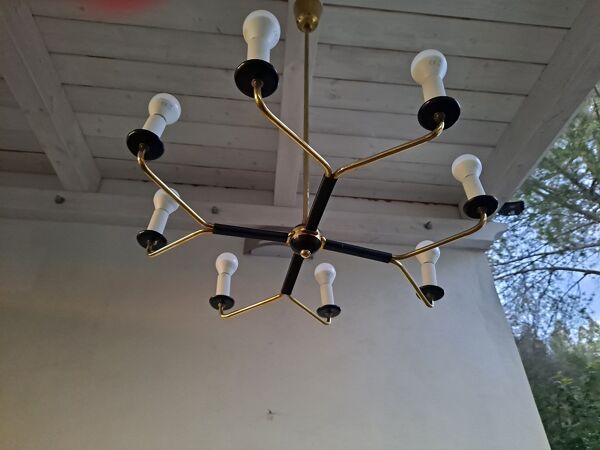 lustre italien de laiton du milieu du siècle (attribué à Stilnovo) avec 8 Bras Italie.