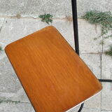E-reader with tablet and tripod foot