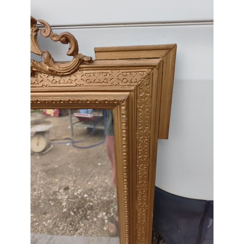 19th-century mirror in gilded wood and stucco.