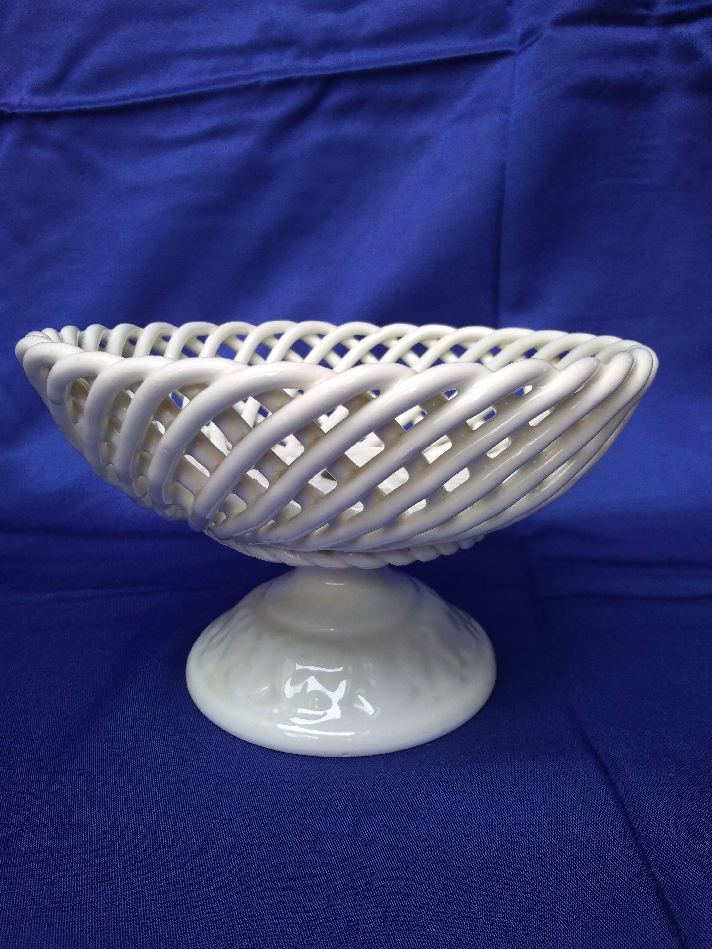 Pair of cut-on-foot in white braided earthenware