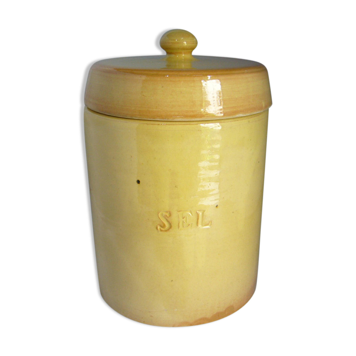 Salt pot in beige-painted earthen