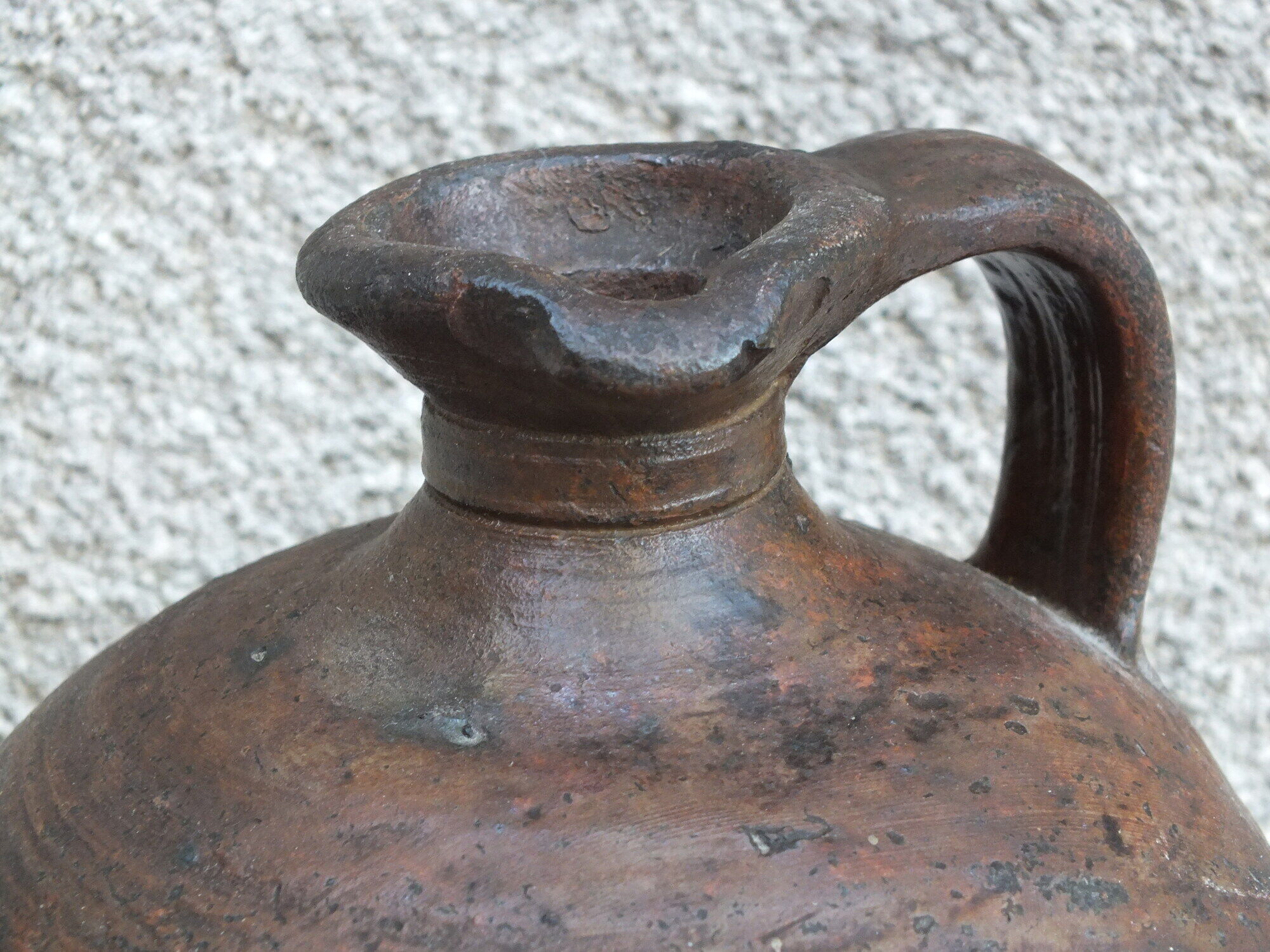 Cruche en terre- poterie d'art populaire ancienne