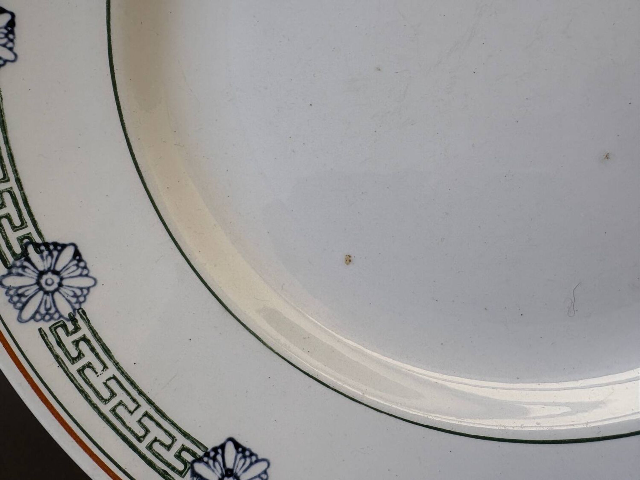 4 assiettes plates St Amand terre de fer