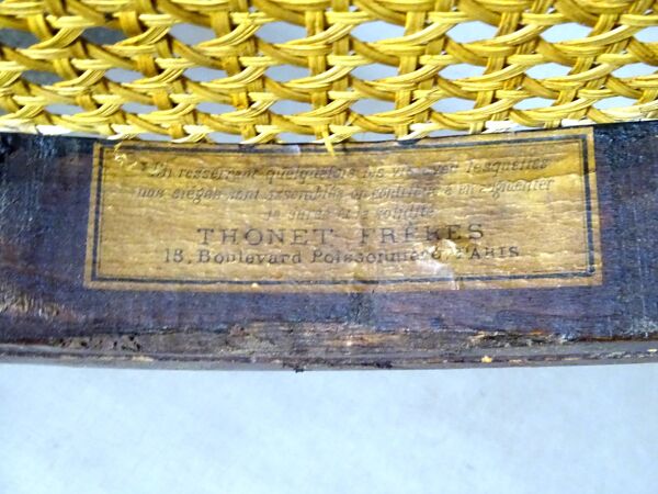 Paire de tabourets Thonet hors catalogue, vers 1890 ,cannages neufs