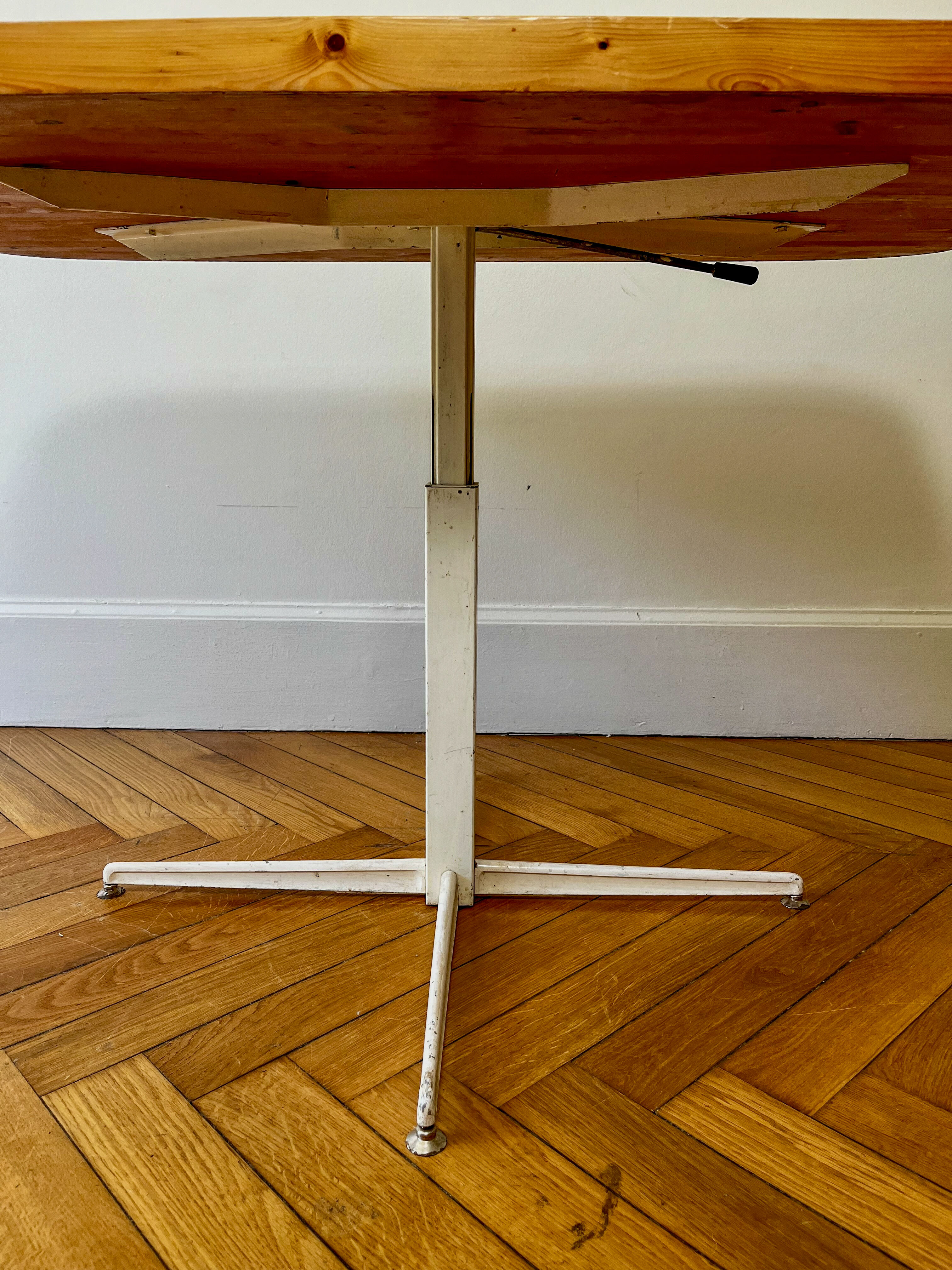 Table et 4 tabourets de Charlotte Perriand, les Arcs, 1960s