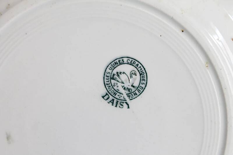 Antique flower plates DAISY St Amand x 2