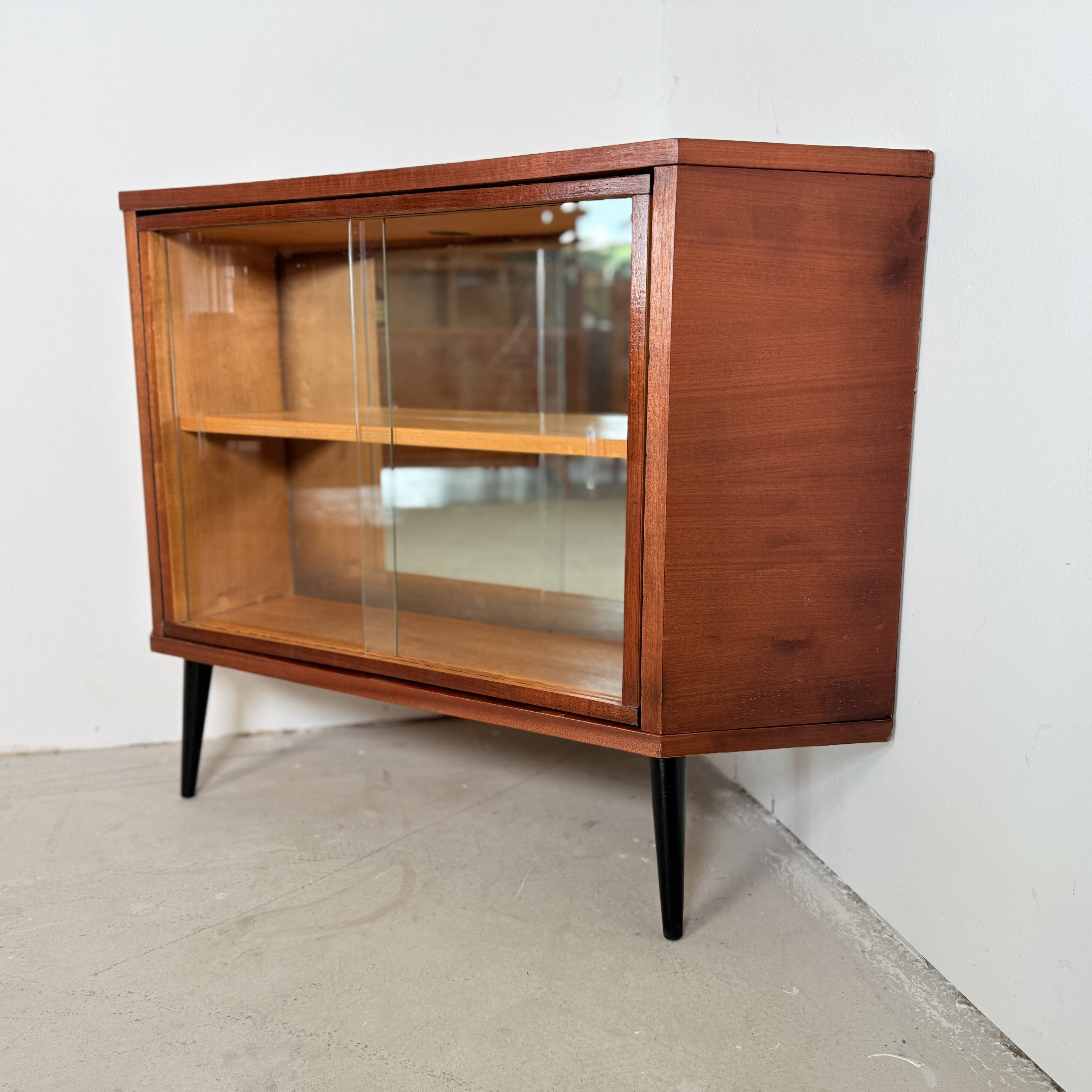 Vintage hoekkast met draaiende bar