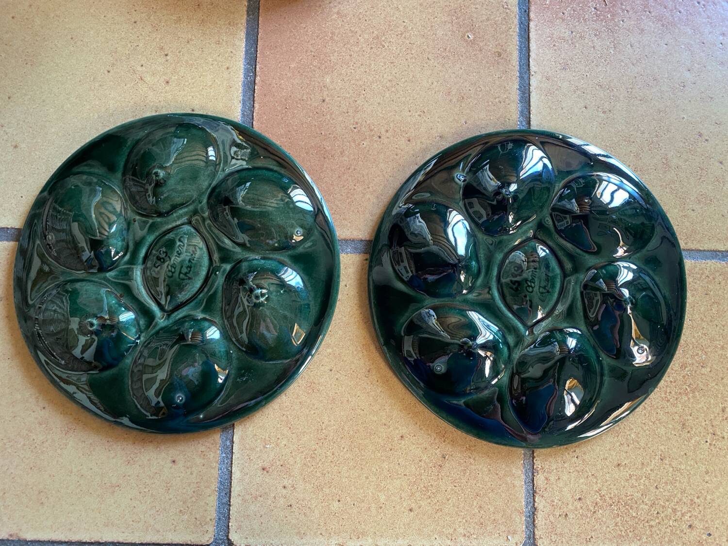 Set of 2 Saint Clément oyster plates in slip