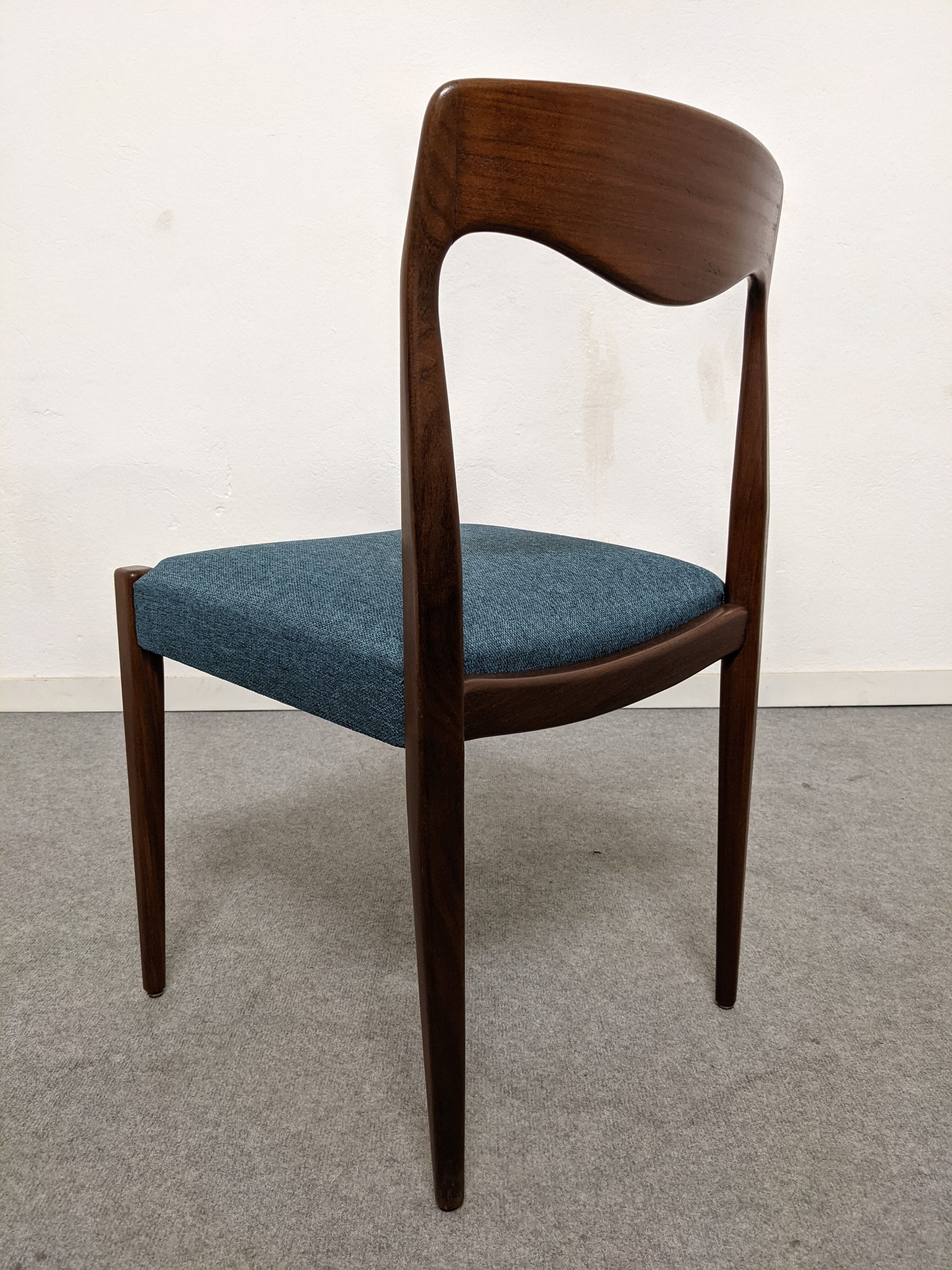 Set of 6 Danish teak chairs from the 60s/70s