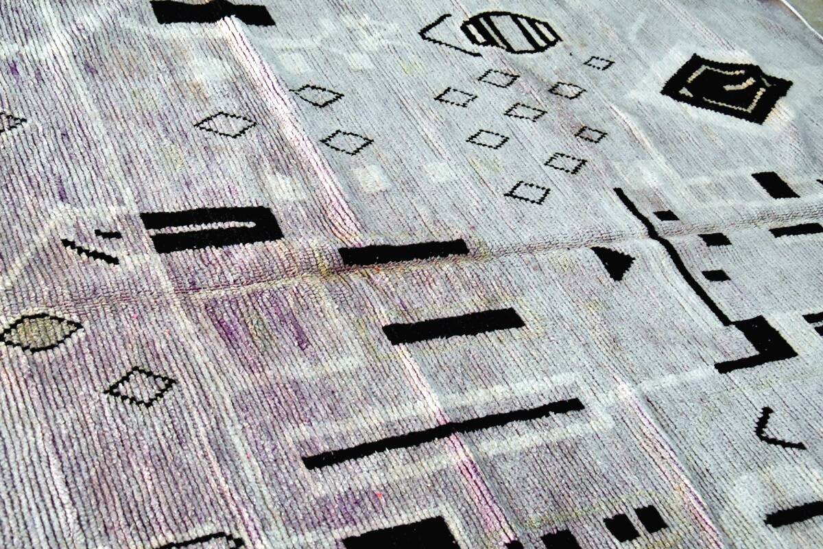 Moroccan Berber Boujaad rug 243 cm x 163 cm