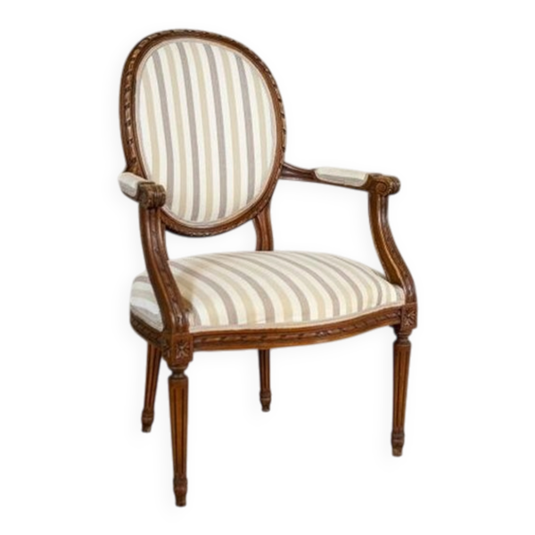 Fauteuil en noyer français Louis XVI du début du XIXe siècle