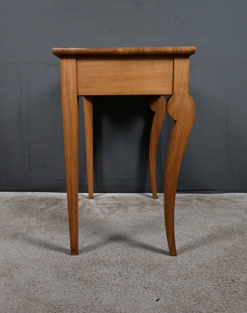 Small walnut console table, Restoration period – early 19th century.