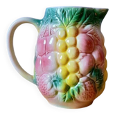 Pichet en barbotine fruits 1960