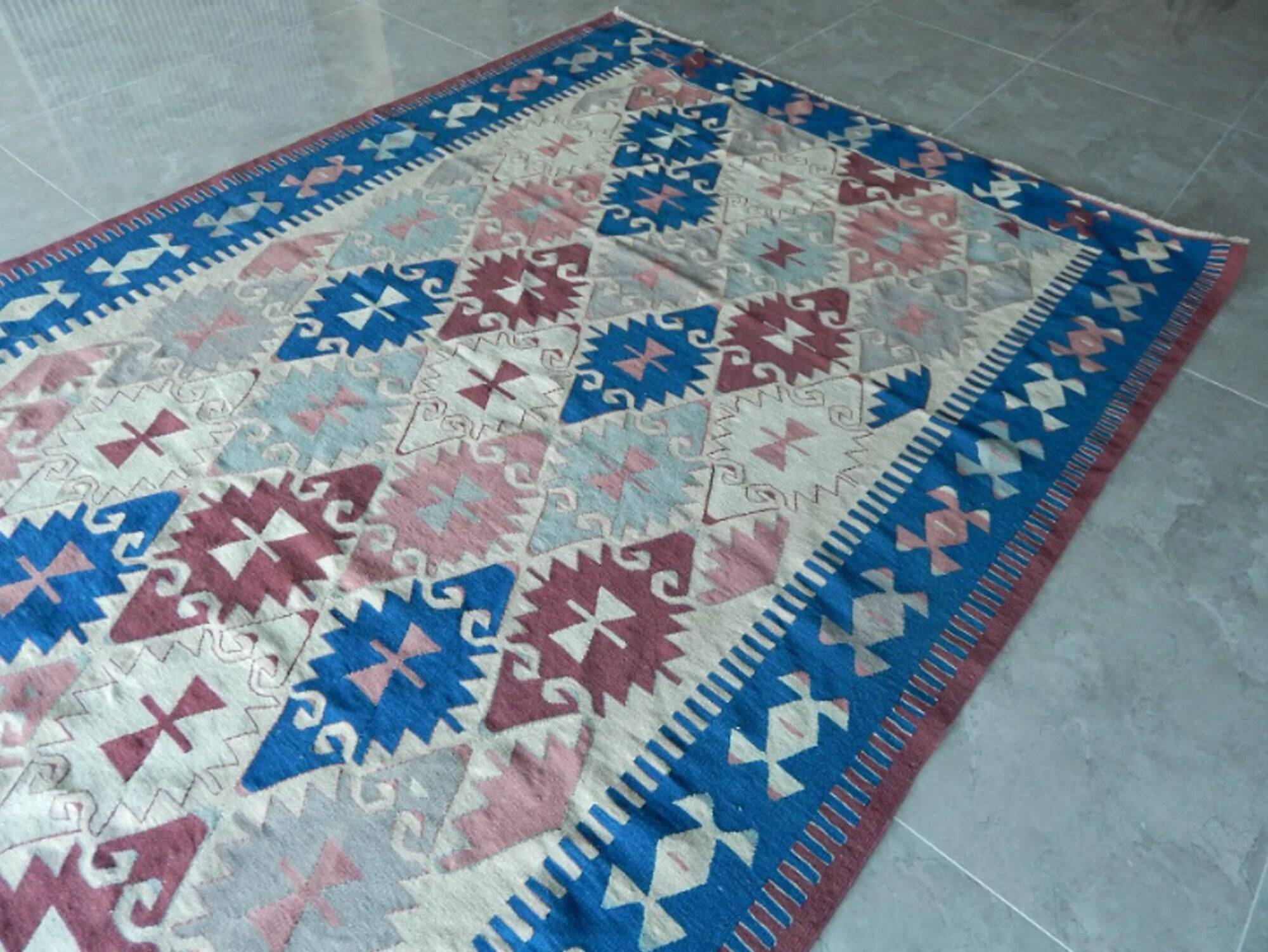 Vintage Turkish kilim, handwoven, 200x295 cm.