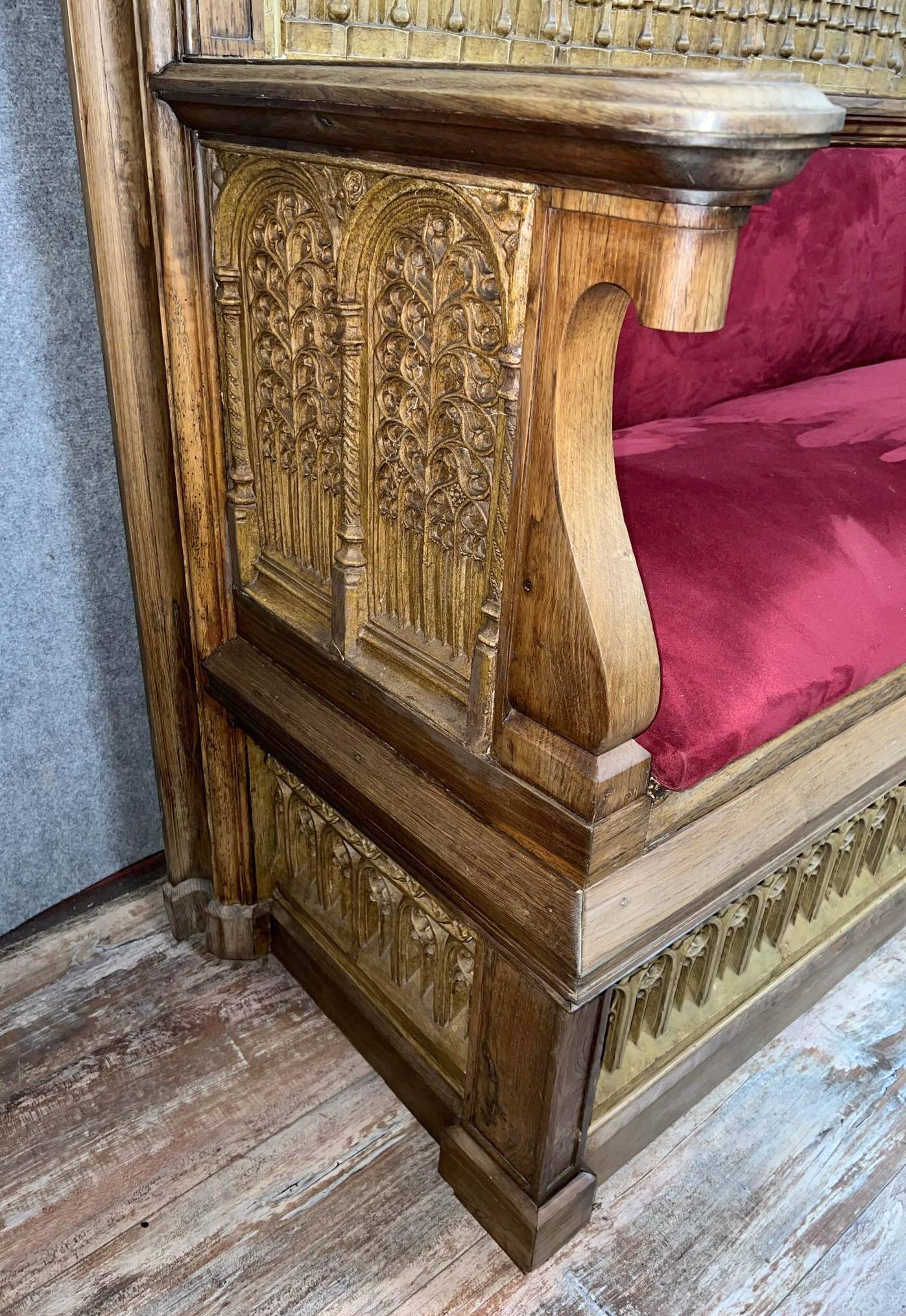 Monumental Gothic style bench in solid oak and patinated plaster circa 1800 / length 282 cm