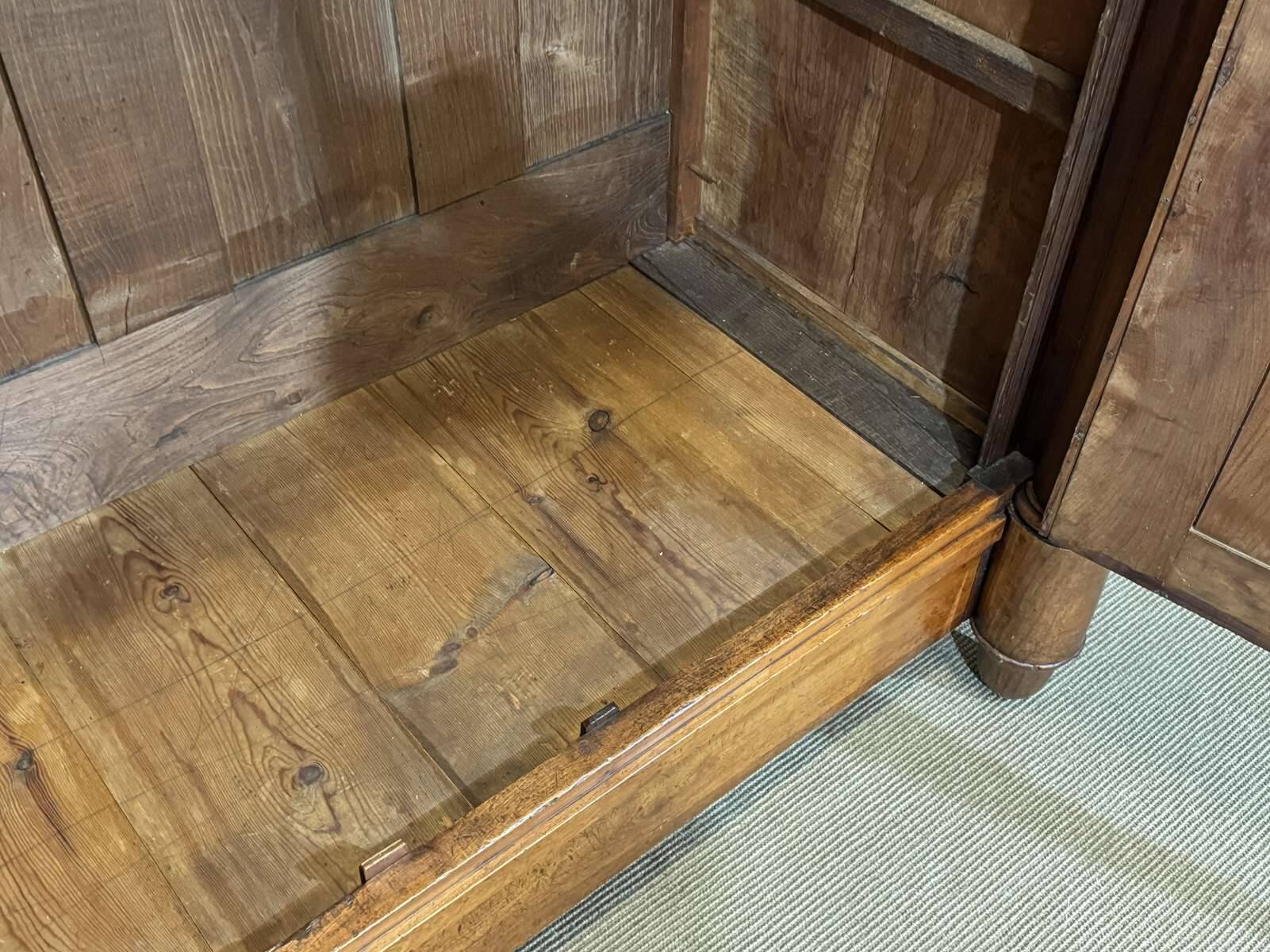 Armoire penderie Empire en merisier XIXème