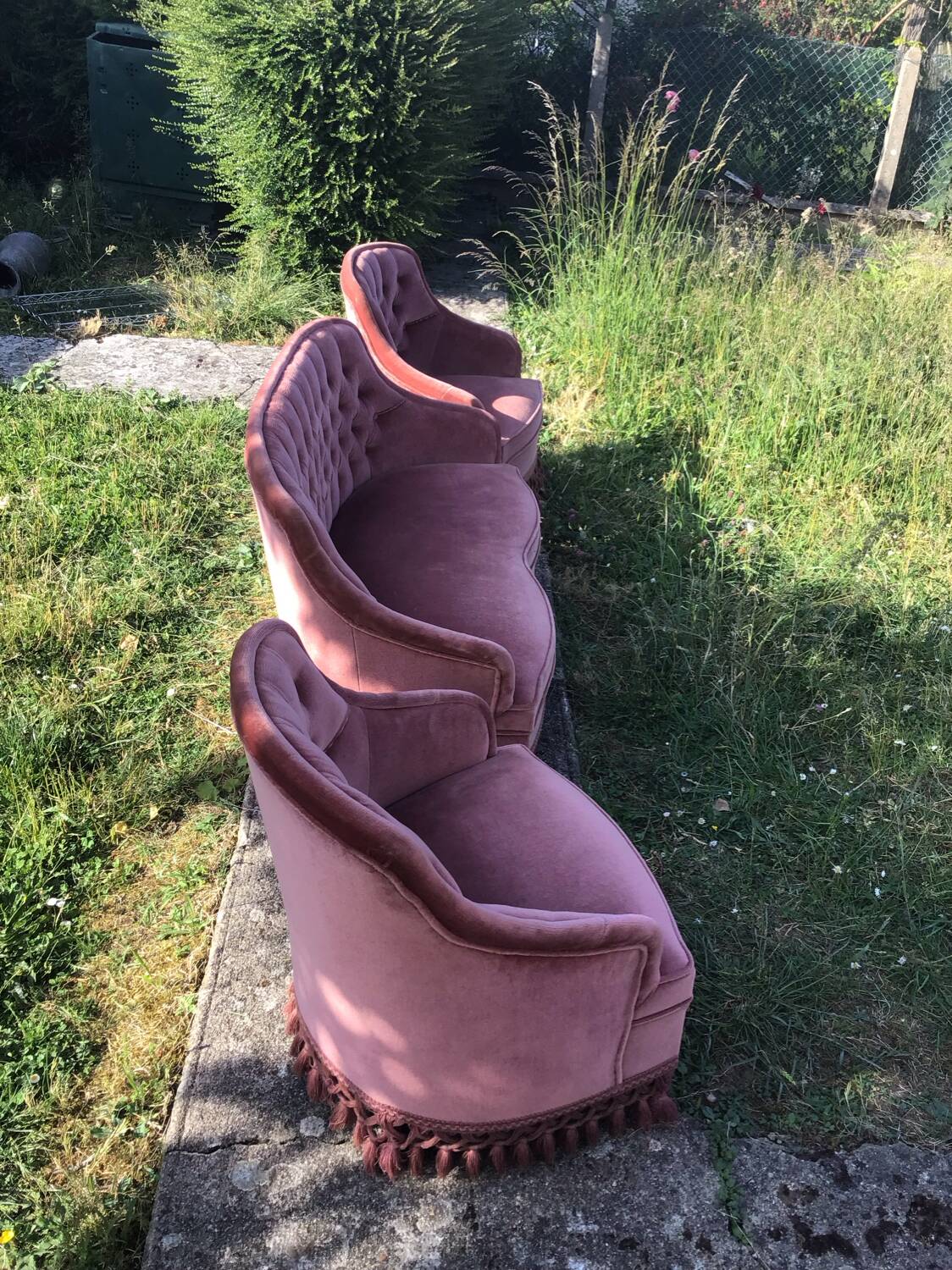 Sofa and 2 toad armchairs