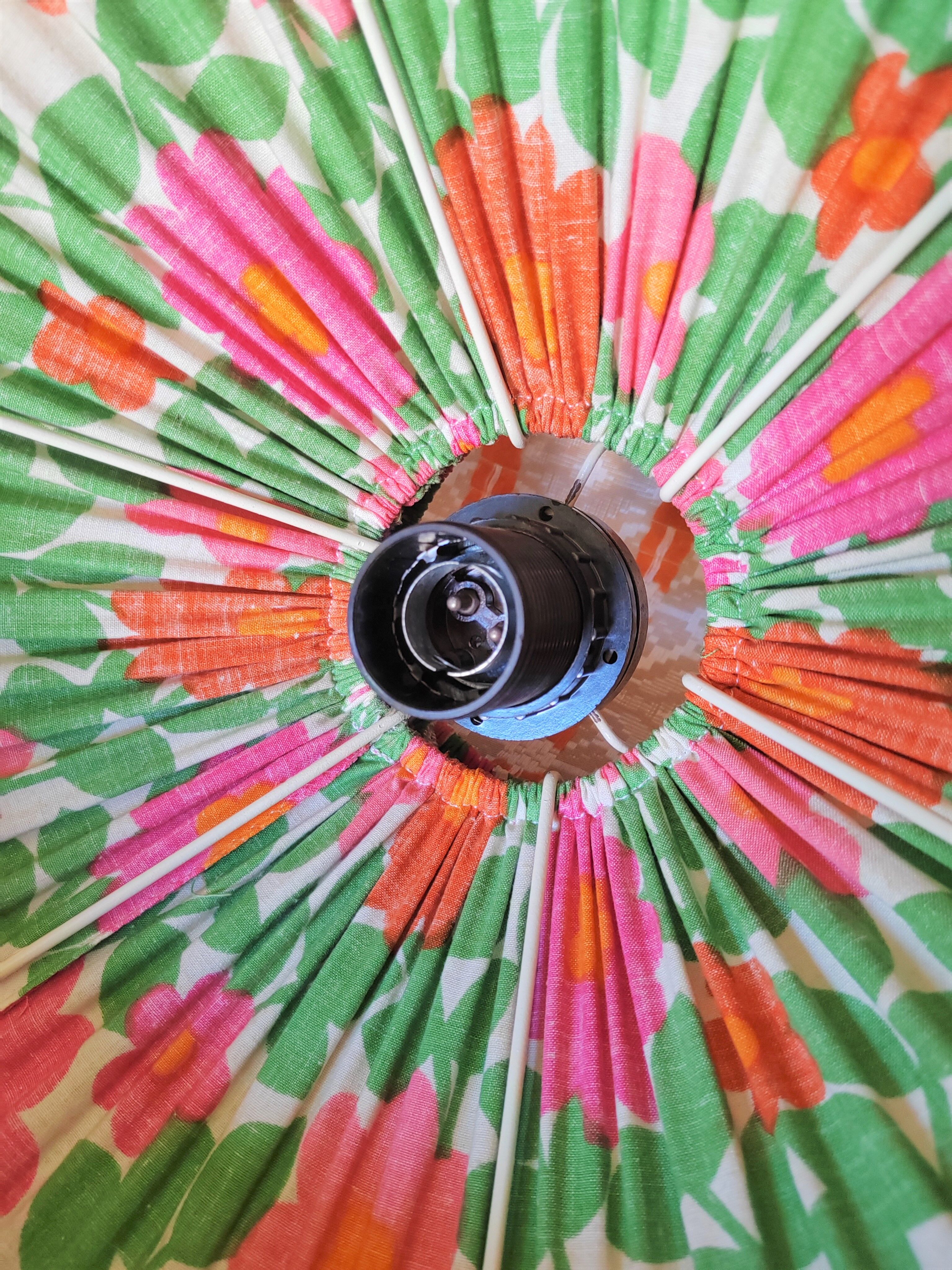 Suspension "kitch" in floral fabric