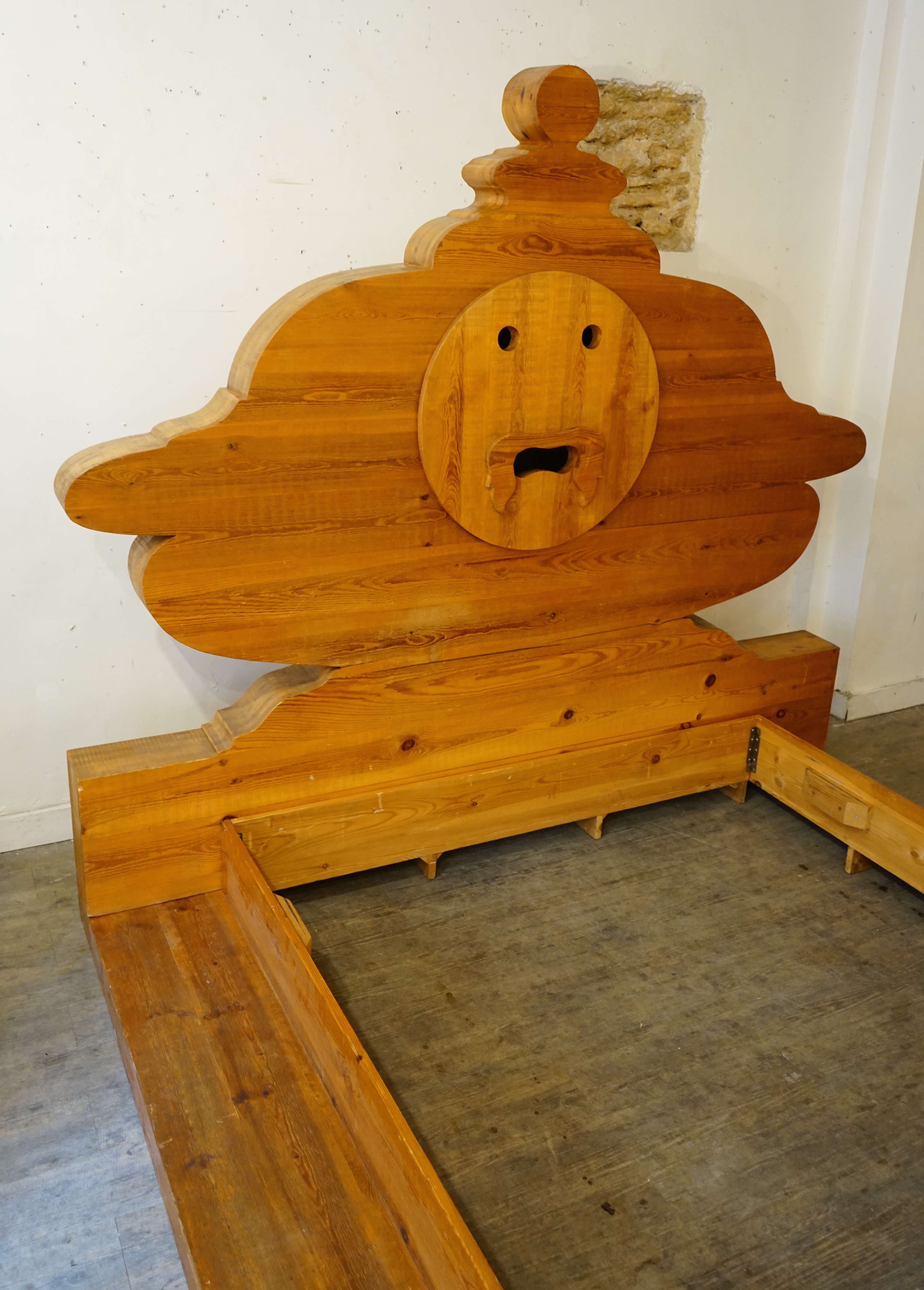 Bed frame of Mario Ceroli «Bocca della Verità»
