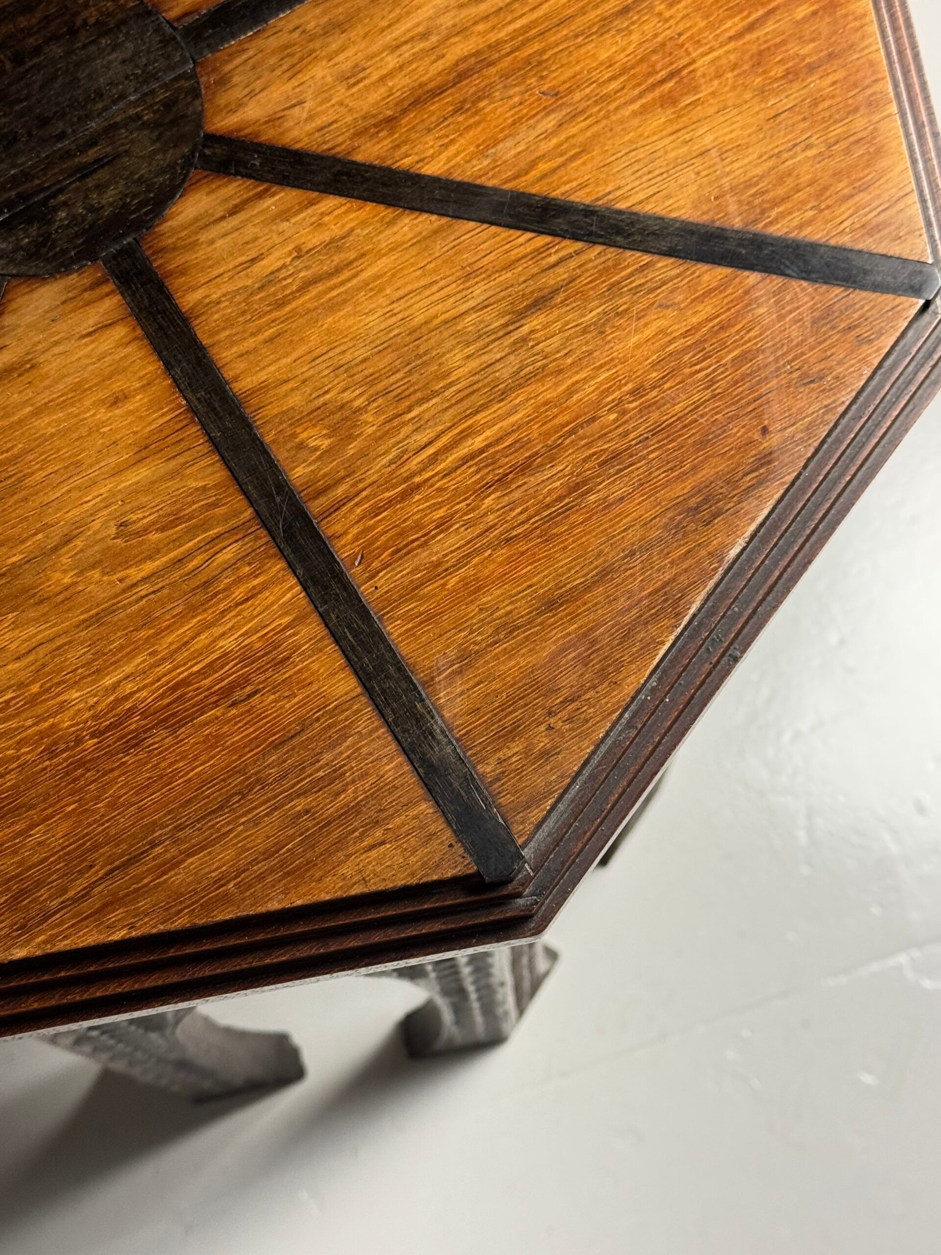 Table d'appoint anglo-indienne vers 1900