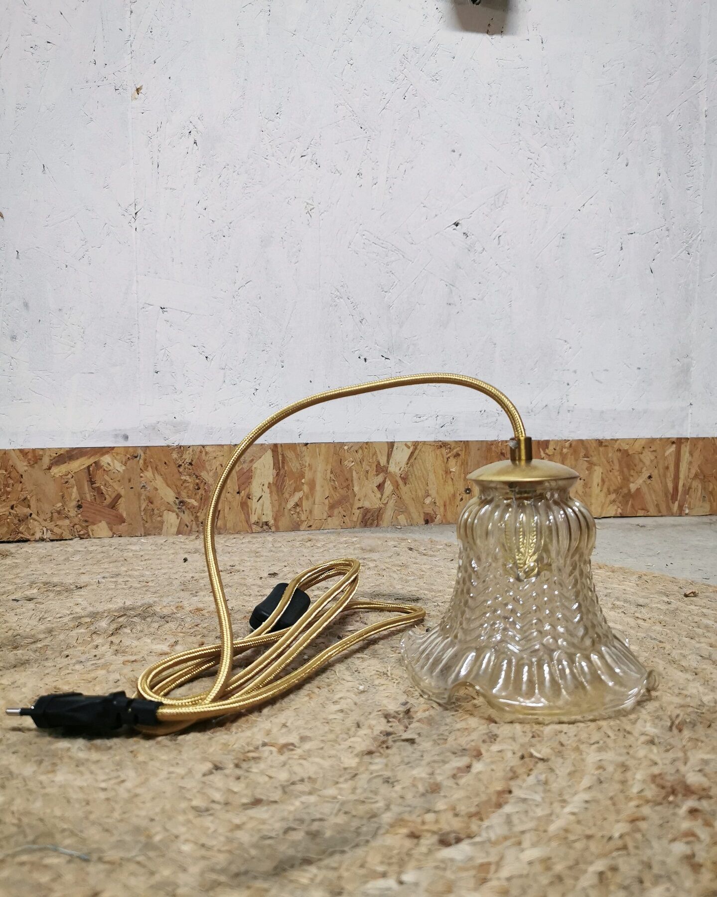 Amber tulip suspension