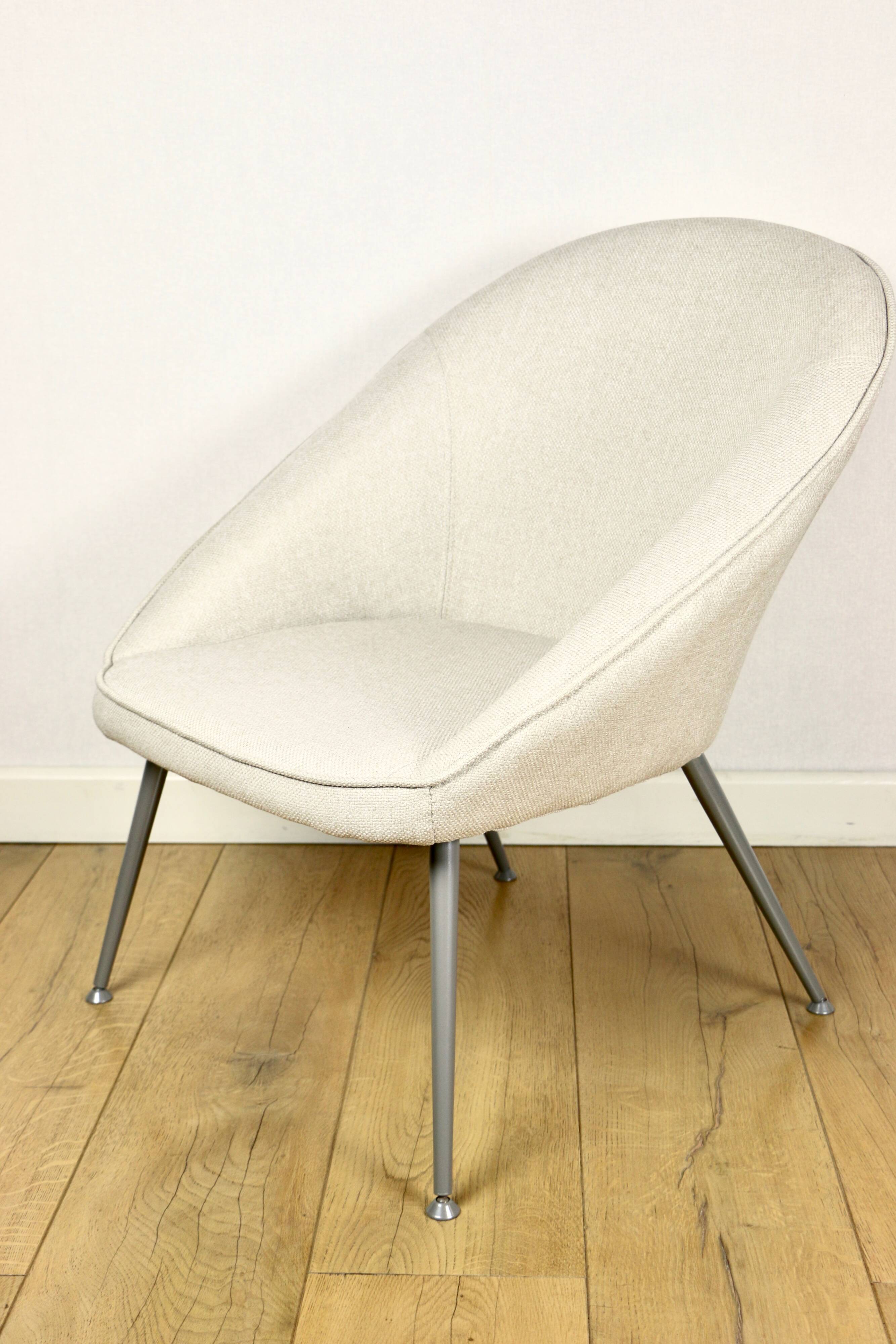 Beige ivory shell armchair from the 70s on grey metal legs - beautiful