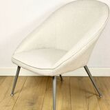 Fauteuil coque beige ivoire des années 70 sur pieds métal gris - magnifique