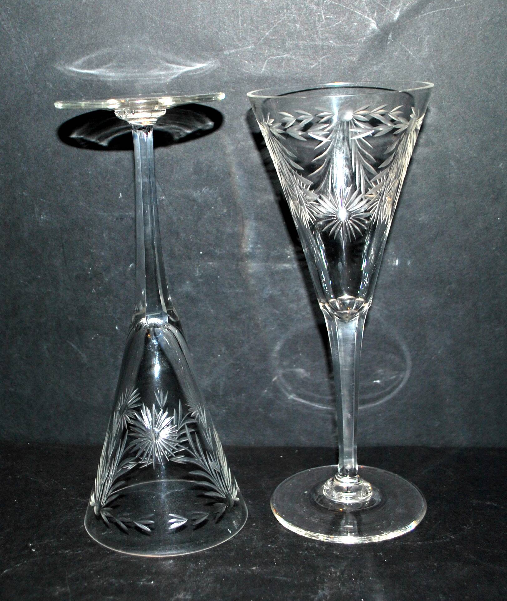 Set of 2 Roemer wine glasses in Saint-Louis crystal? engraved with the garland wheel 1900 H20cm