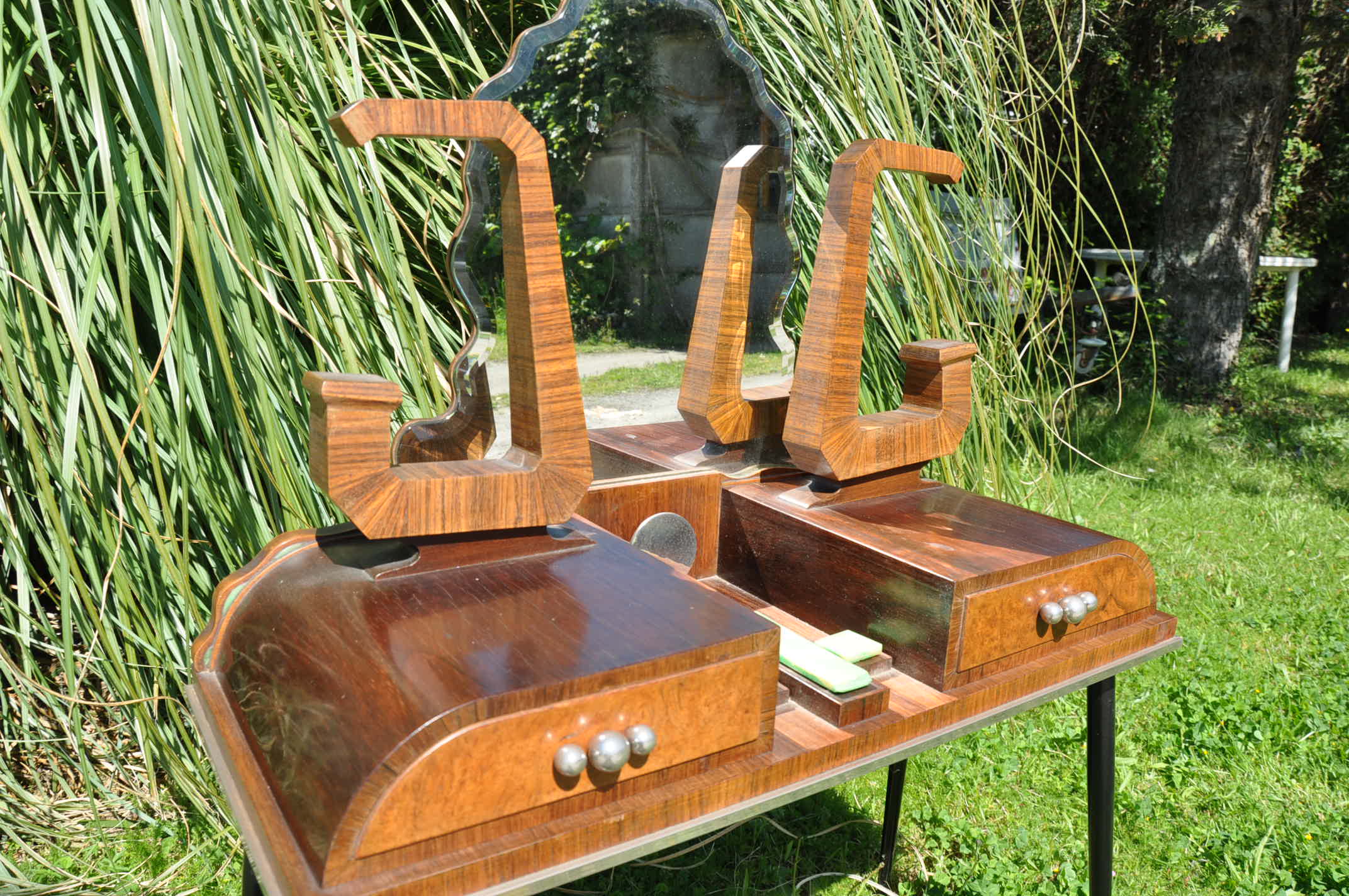 Child dressing table