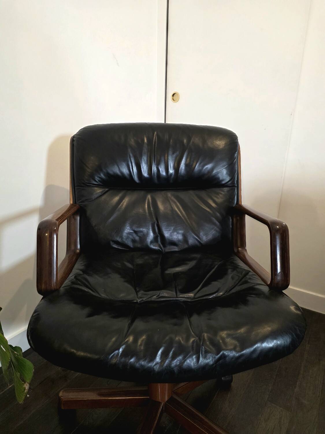 Kiruna executive chair by Luigi Vaghi (1975) – Black leather and tec