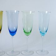 Ensemble de 5 flûtes en verre coloré multicolores 1970