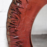 Miroir sculptural en cuir de forme libre, France, années 1990