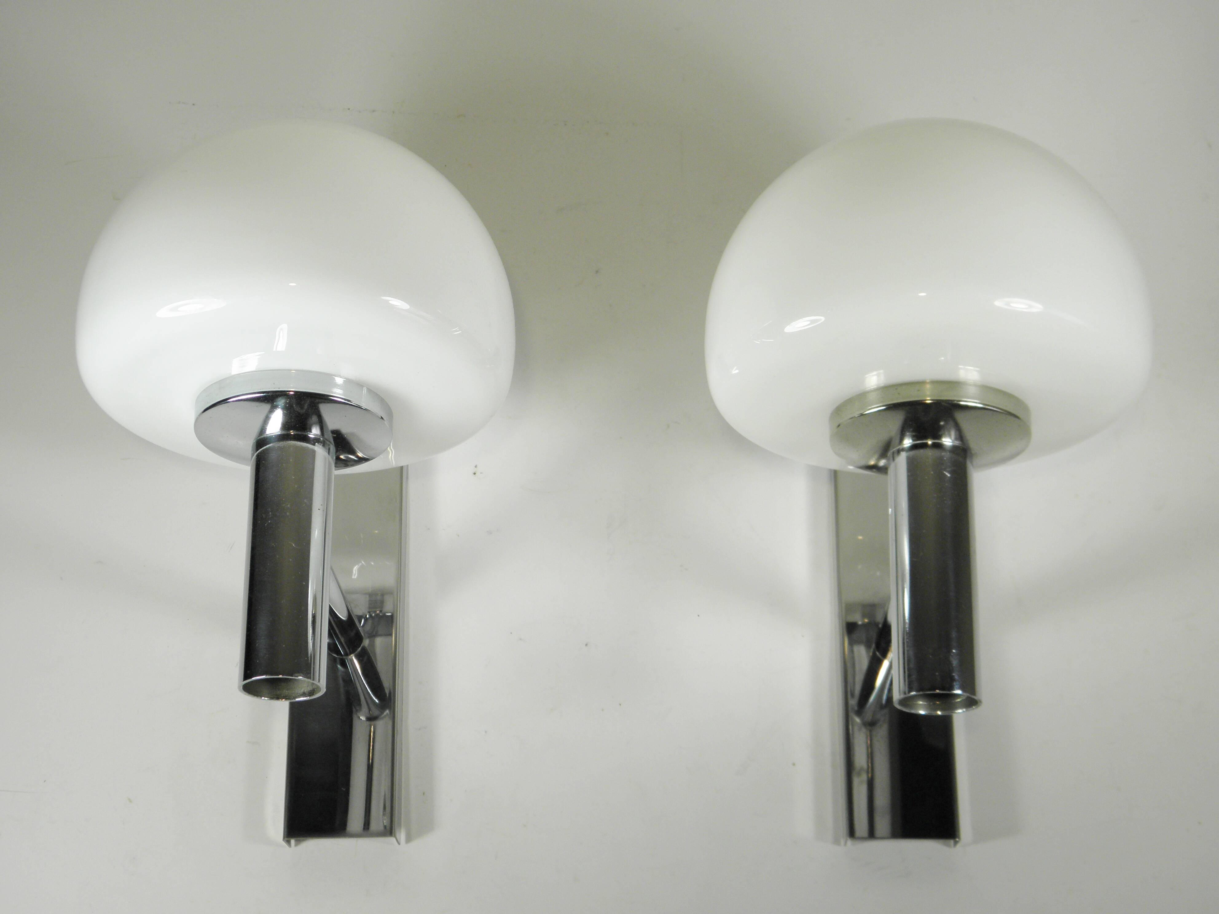 Paire d'appliques chrome et verre années 70