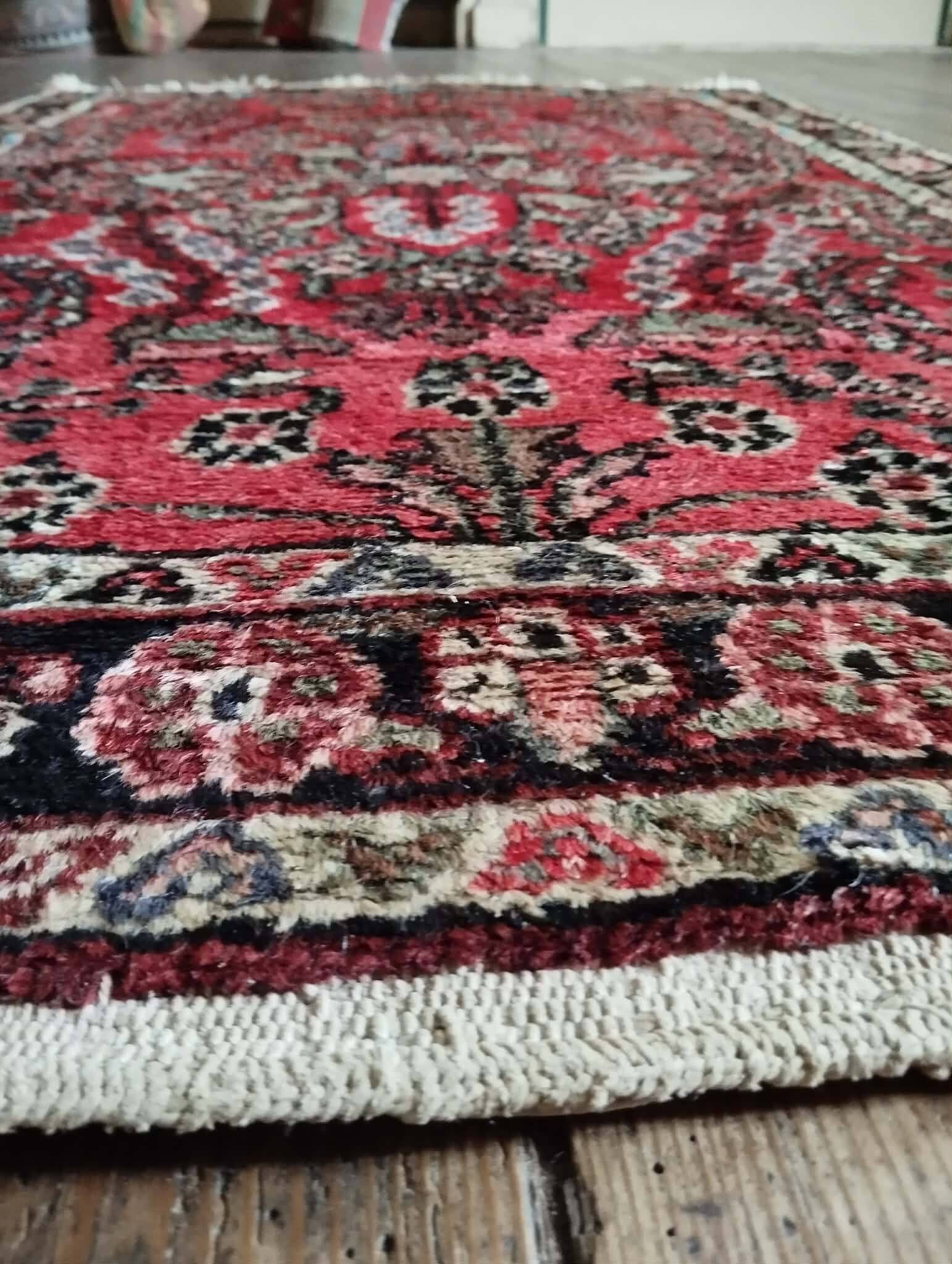 Handmade Persian Sarough rug 137x86cm