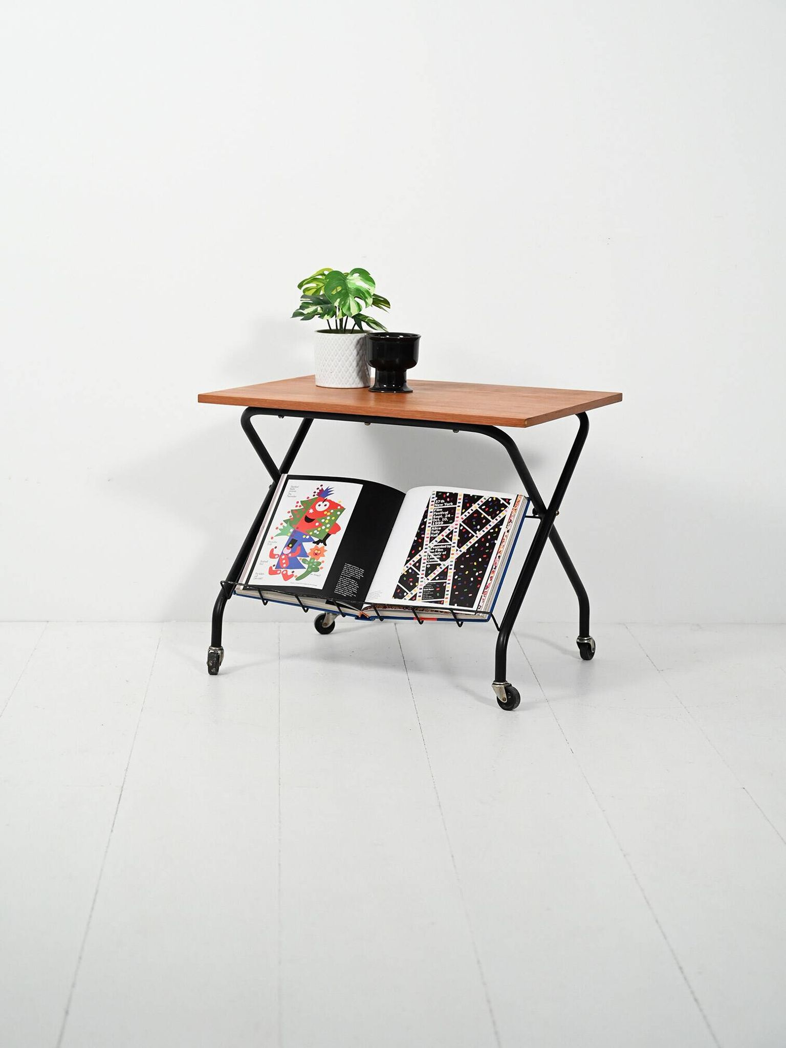 Table basse scandinave avec porte-revues, années 1960-70