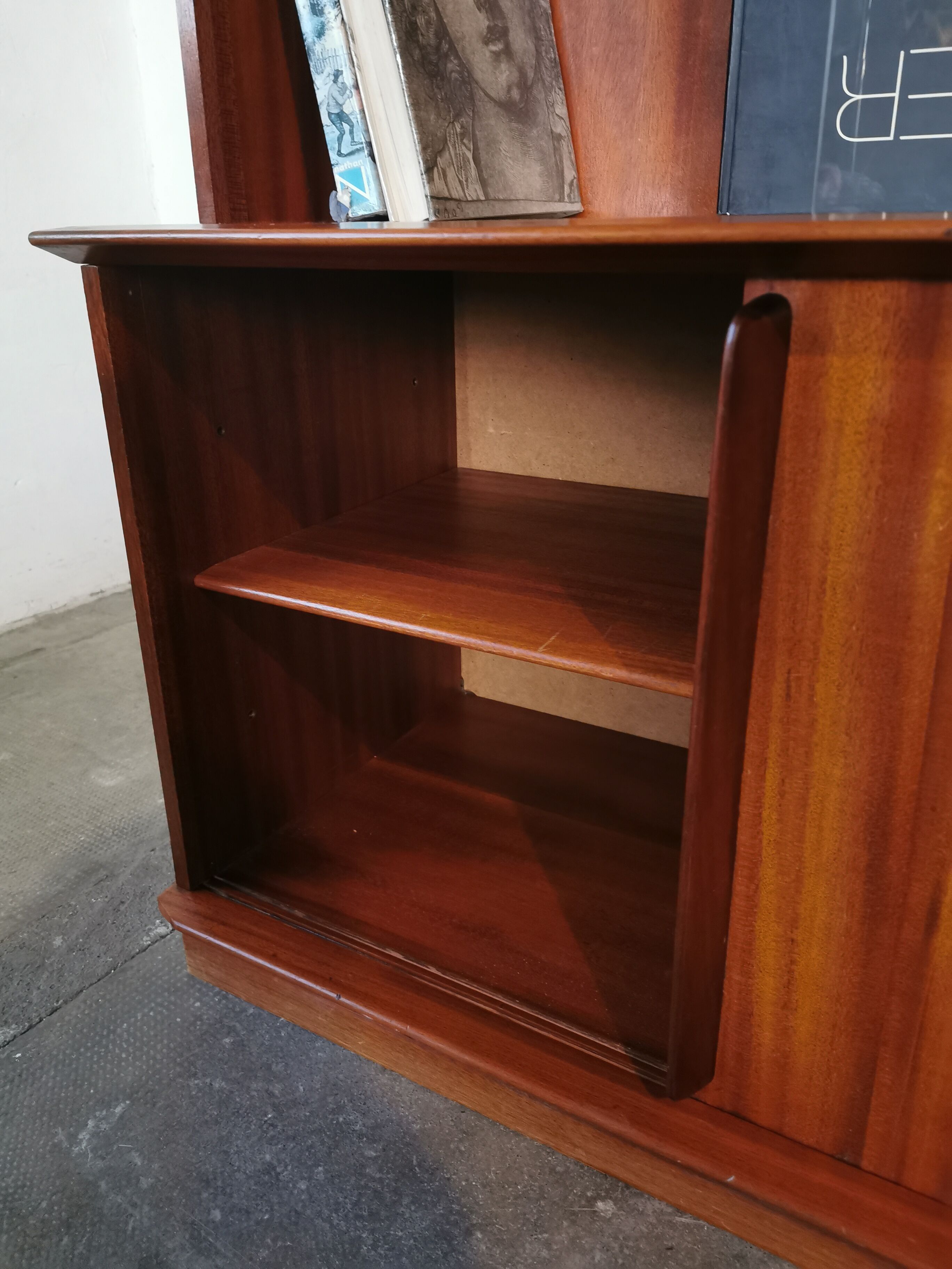 Vintage Oscar modular library