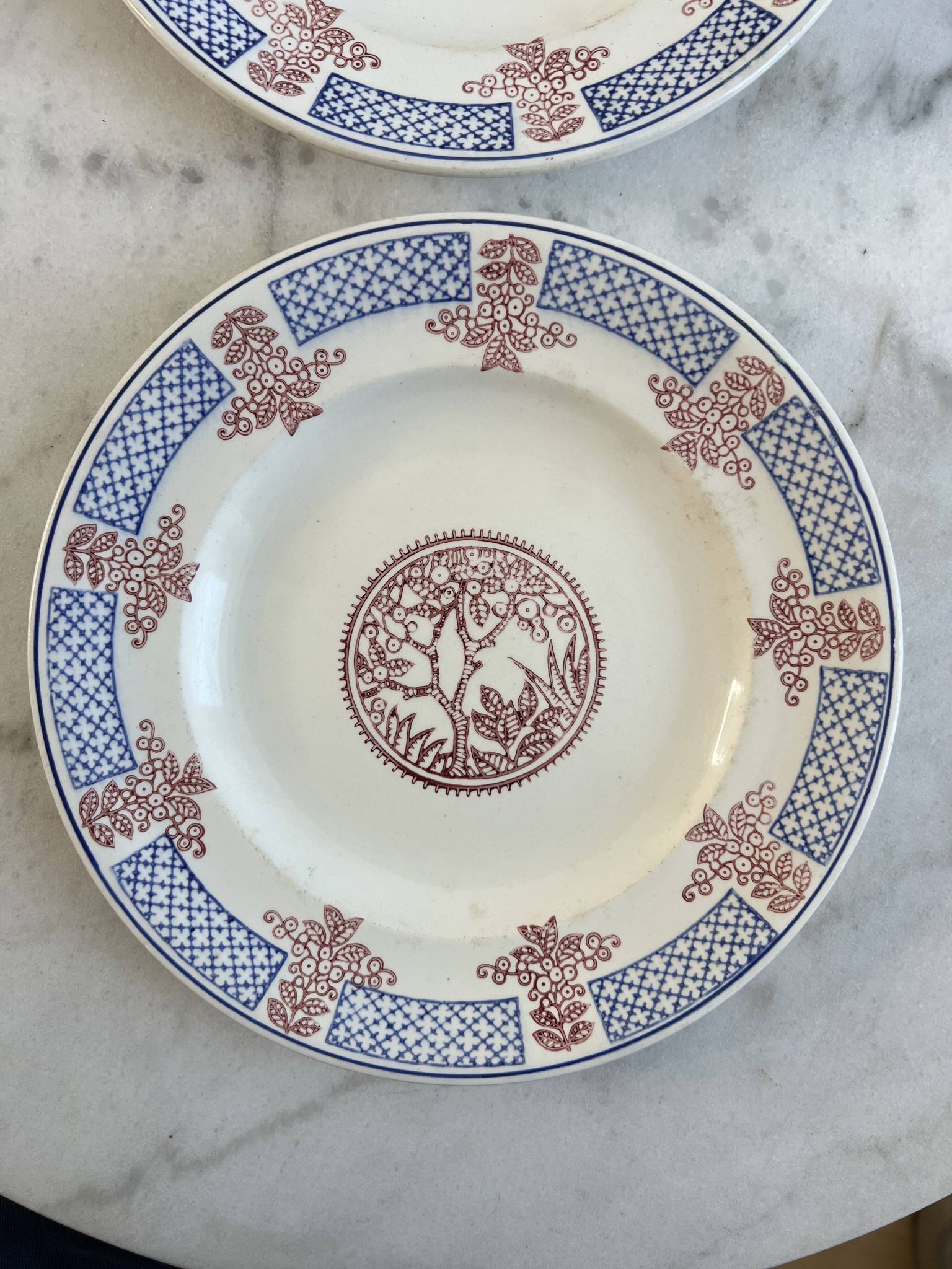 2 assiettes plates Longwy Fecamp en terre de fer