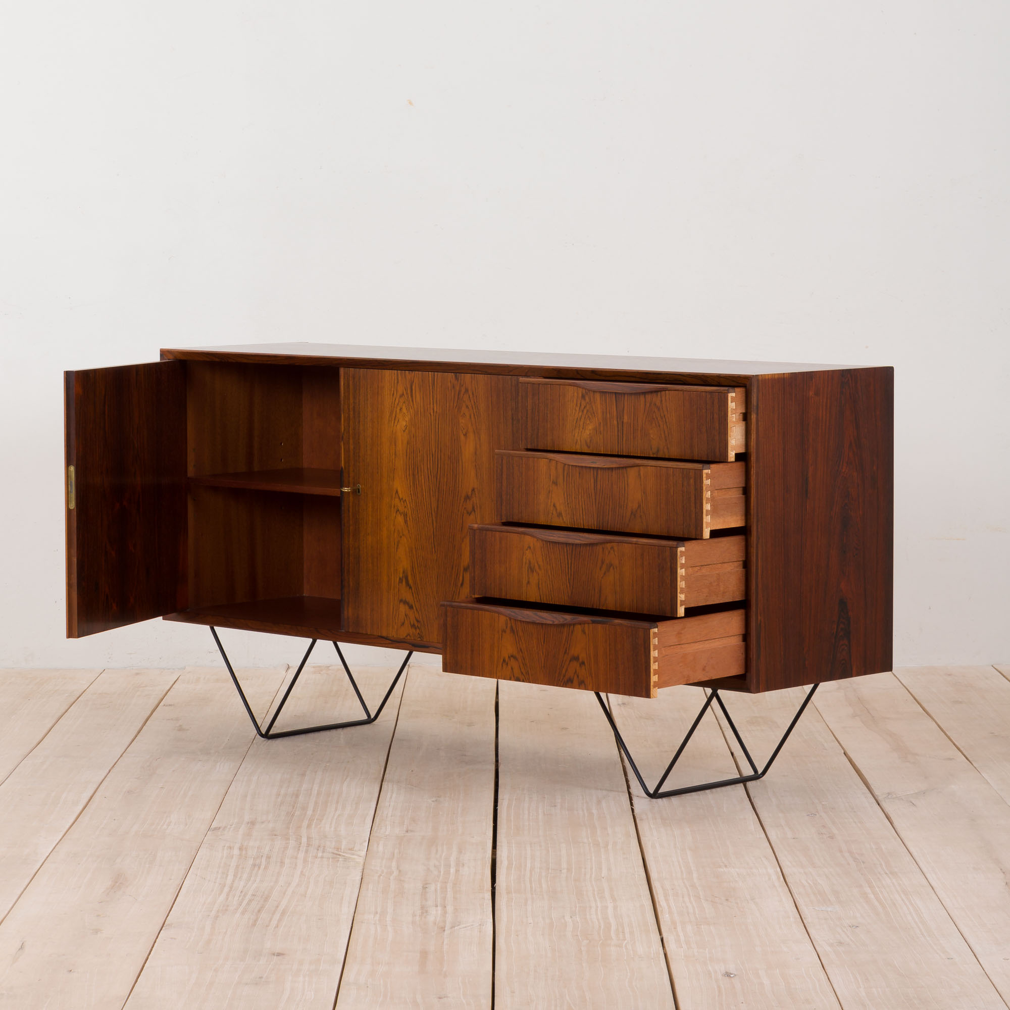 Rosewood sideboard with 4 drawers