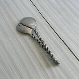 Twisted salad servers
