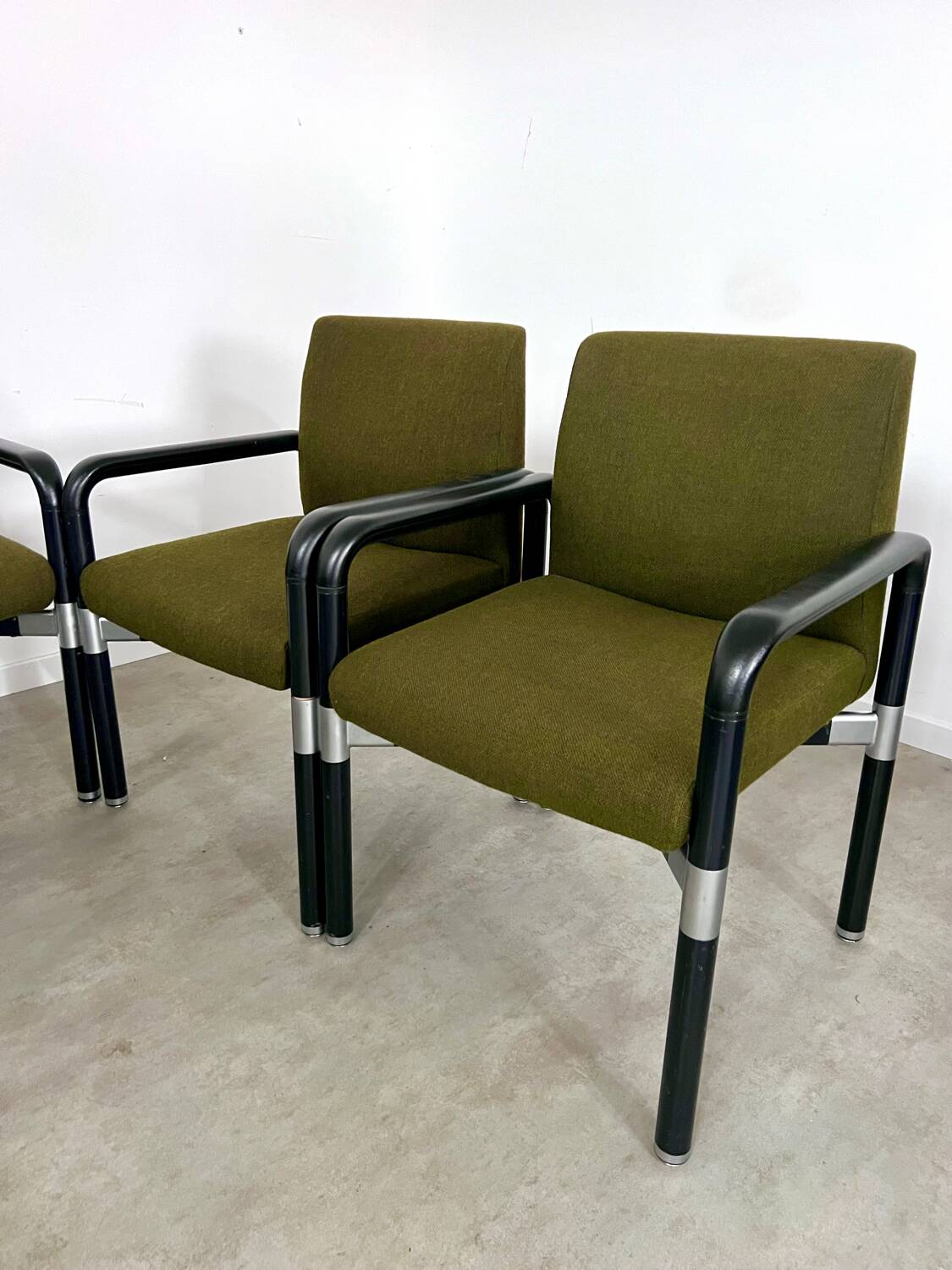 Lot de 4 chaises fauteuils design années 80 Wilkhahn métal et tissu vintage