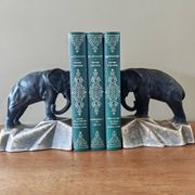 Paire de serres livres art déco en plâtre