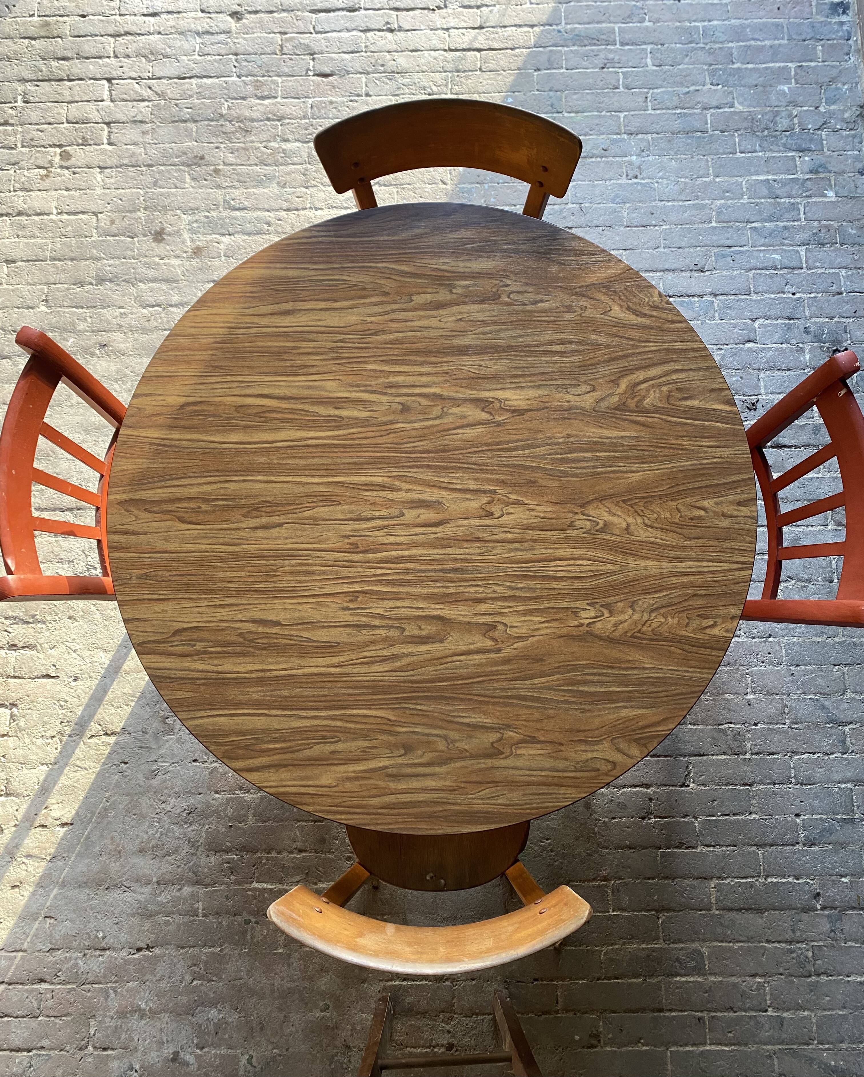 Table in formica eiffel legs