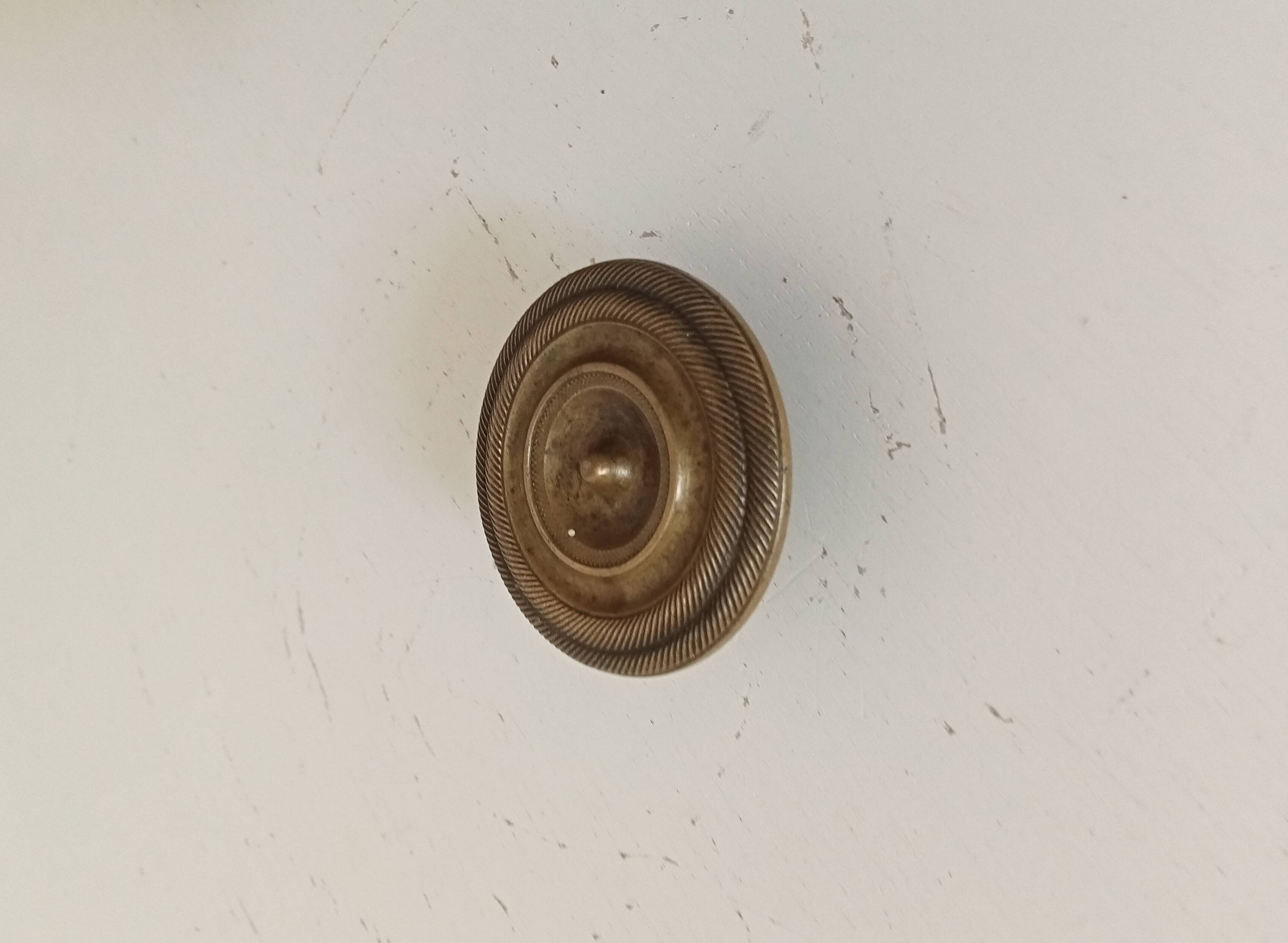 Empire-style furniture handle from the 19th century in solid bronze.