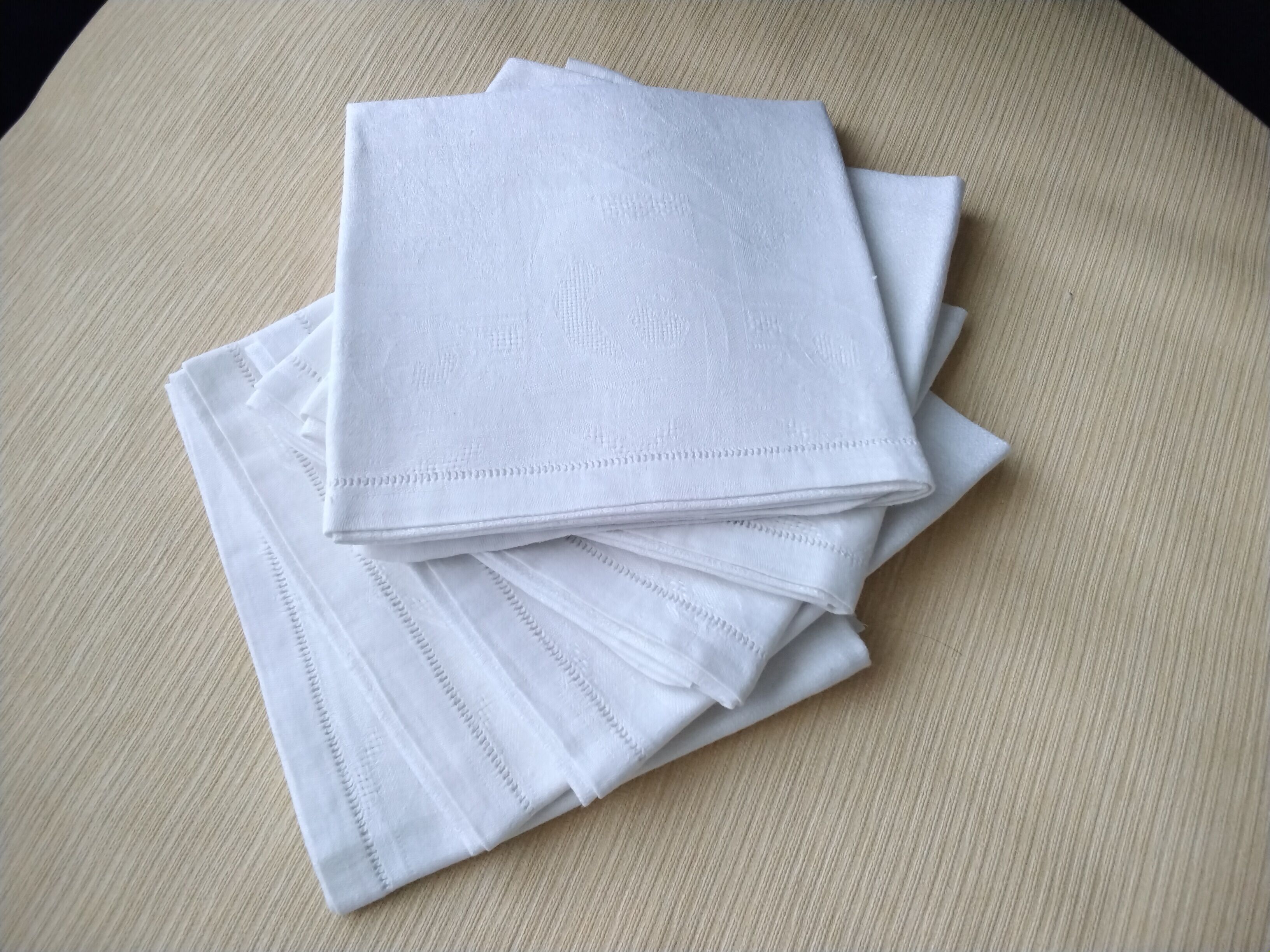 6 Old white damask linen napkins 52 x 55 cm