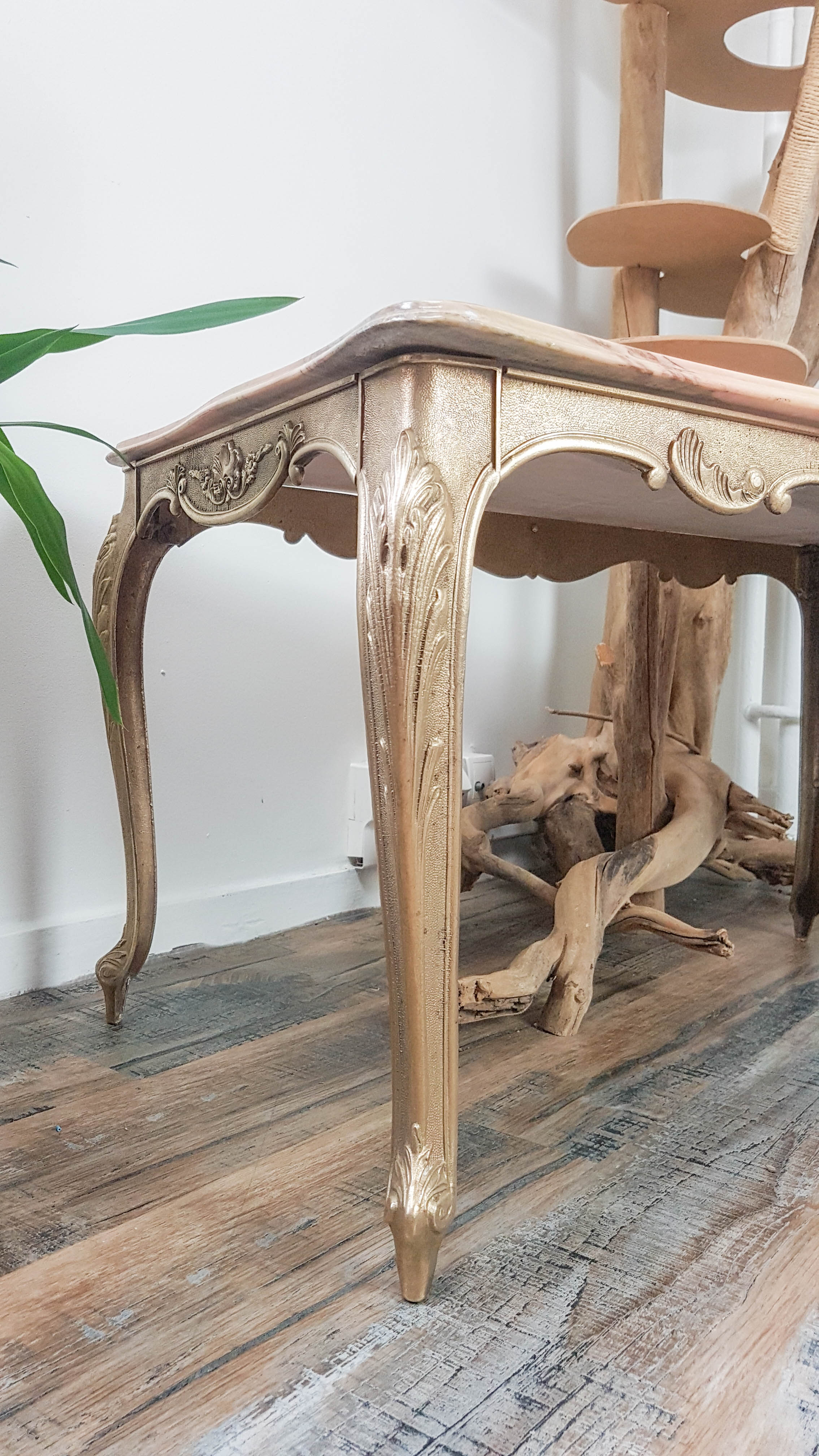 Louis XV coffee table in brass pink marble