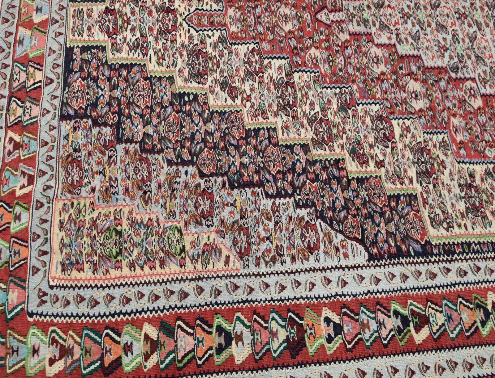 Kilim Rug: Senneh Iran: 2.95 x 2.00 metres - "Galerie Sardje"