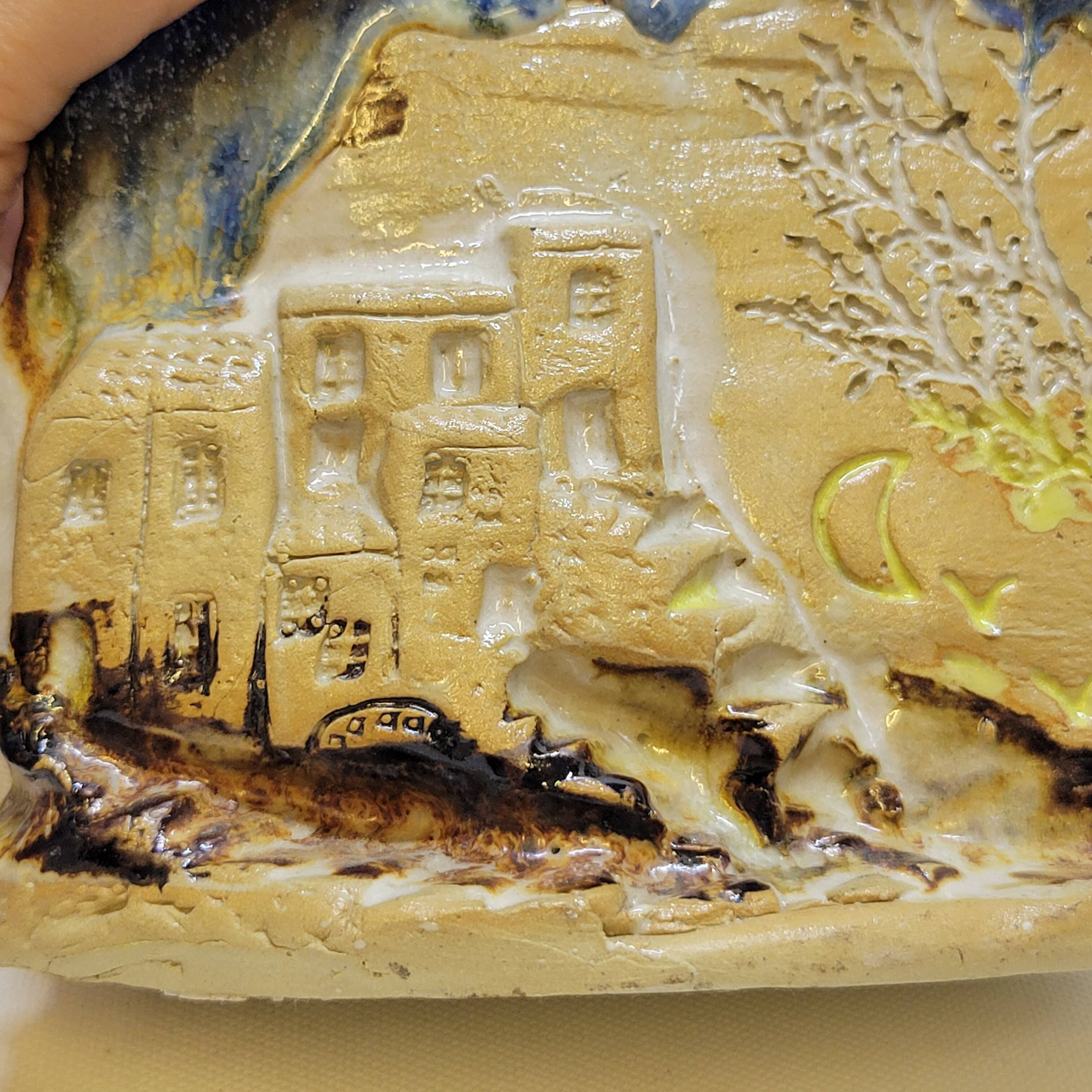 Céramique poterie vase en relief signé angilella