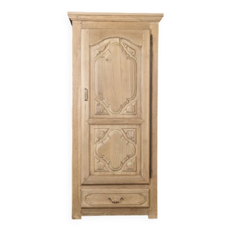 Armoire bonnetière rénovée